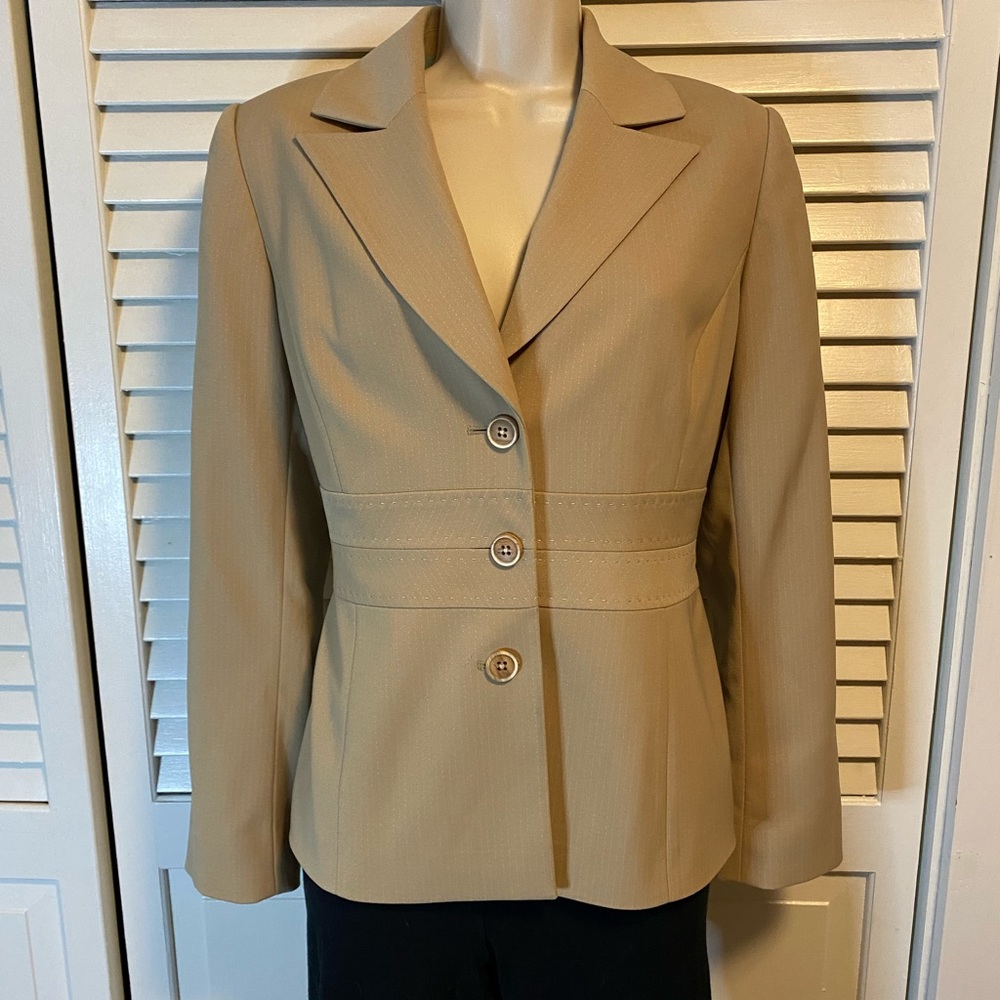 LIZ CLAIBORNE TAN PETITE BLAZER